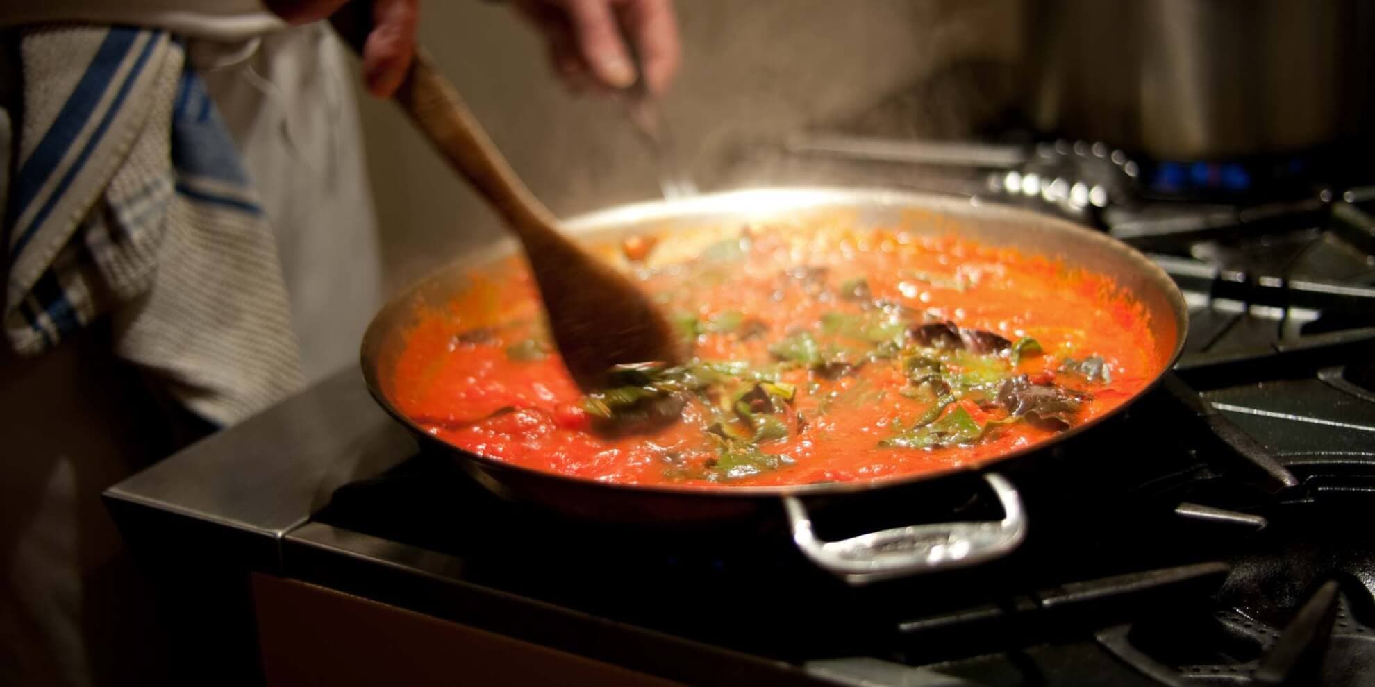 sauce-simmering-being-thickened-in-pan