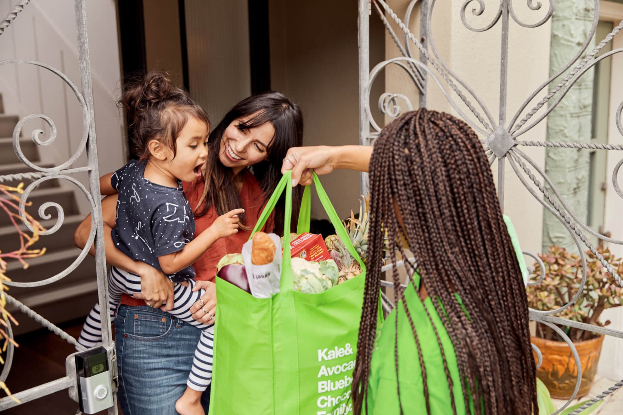 Instacart_mom_daughter_delivery (1)